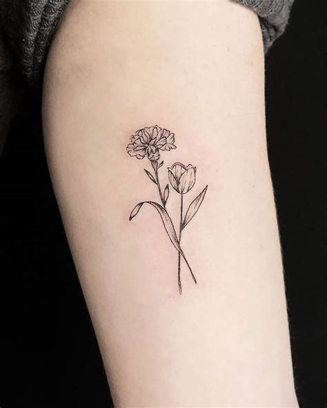 tatuaggio fiore piede|98 bellissimi tatuaggi con fiori e significato